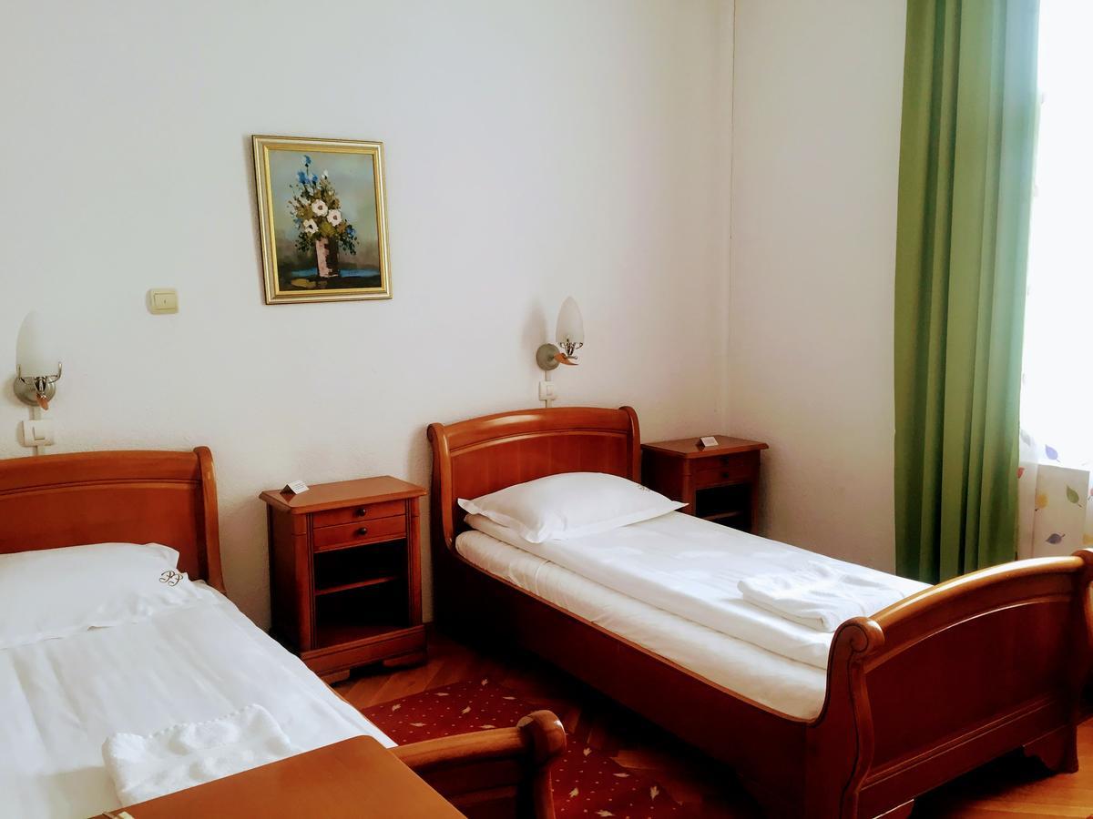 Pensiunea Puiu Popa Кодлеа Екстериор снимка